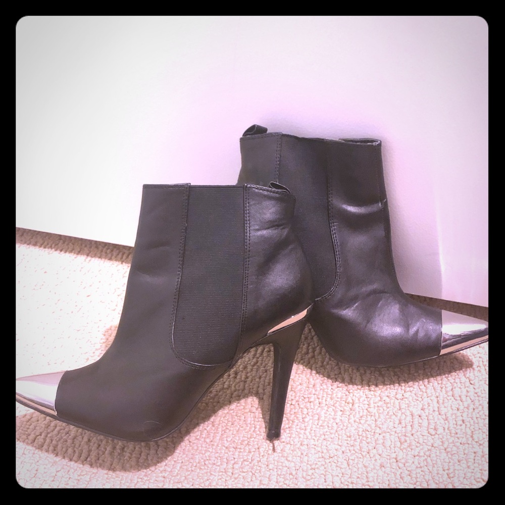 Black metal tipped booties - 8.5